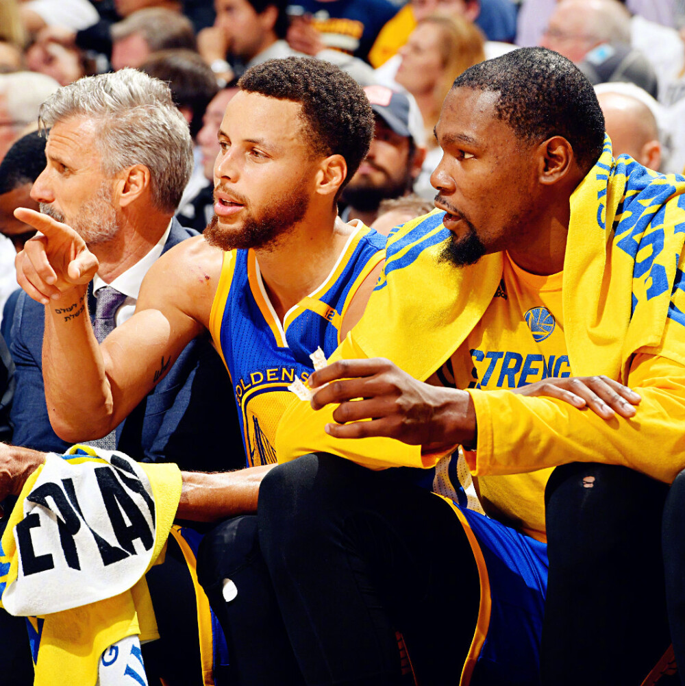 埃弗拉：希望英格兰球迷别再唱足球要回家了，感觉像是诅咒（埃弗拉建议英格兰球迷别唱“足球要回家”，称这像是一种诅咒）