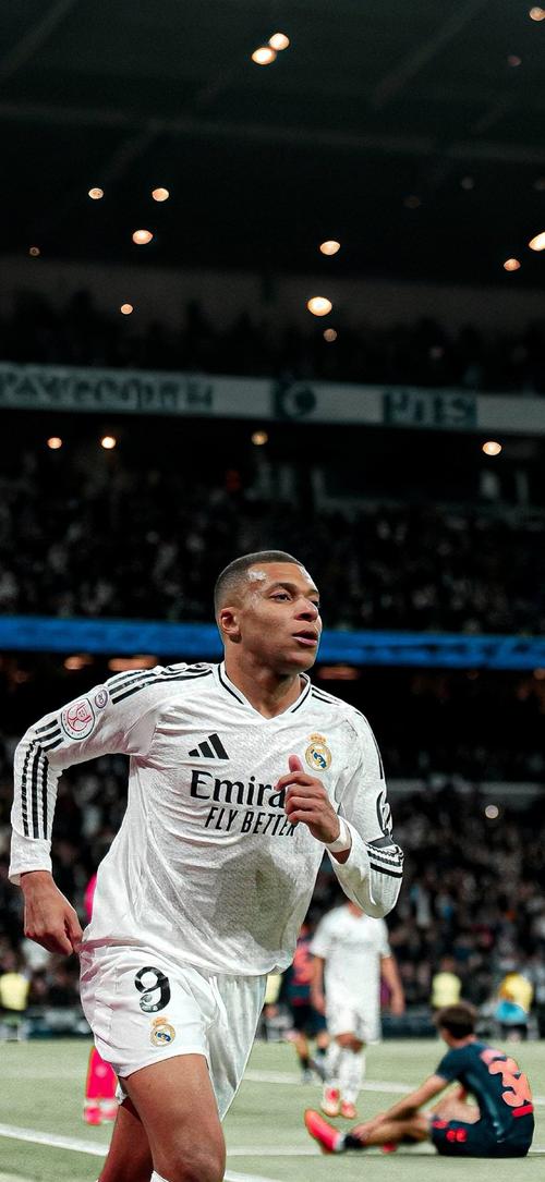 杜锋官方认证！19岁新星获期许 他能成广东下一个传奇？（杜锋亲口认可！19岁新星获厚望，他会是广东的下一位传奇吗？）