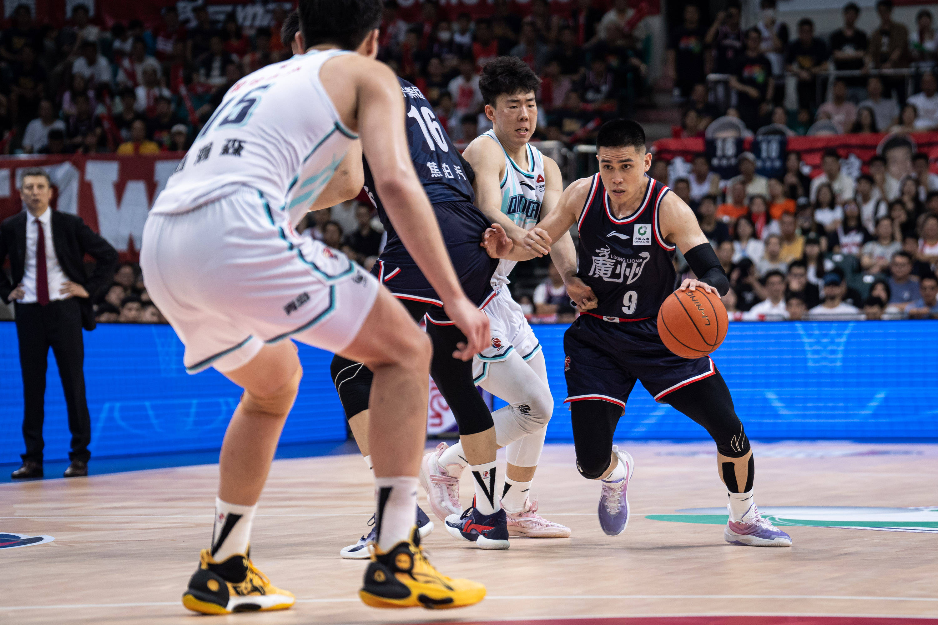 不理智，战乌兹的熊猫杯中，汪士钦职业生涯首次染红（熊猫杯对阵乌兹别克斯坦，汪士钦职业生涯首张红牌）