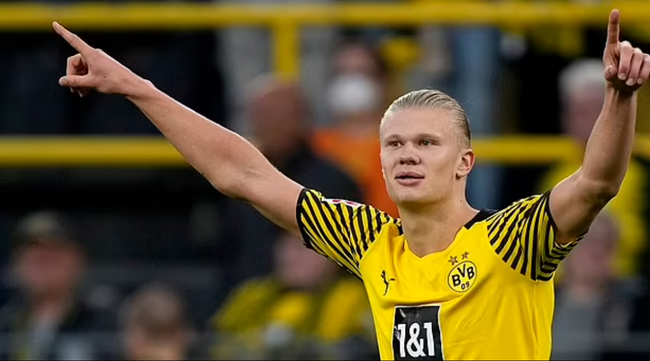 图片报：于帕梅卡诺向拜仁要2000万欧年薪+2000万签字费（《图片报》：于帕梅卡诺向拜仁索要2000万欧元年薪及2000万欧元签字费）