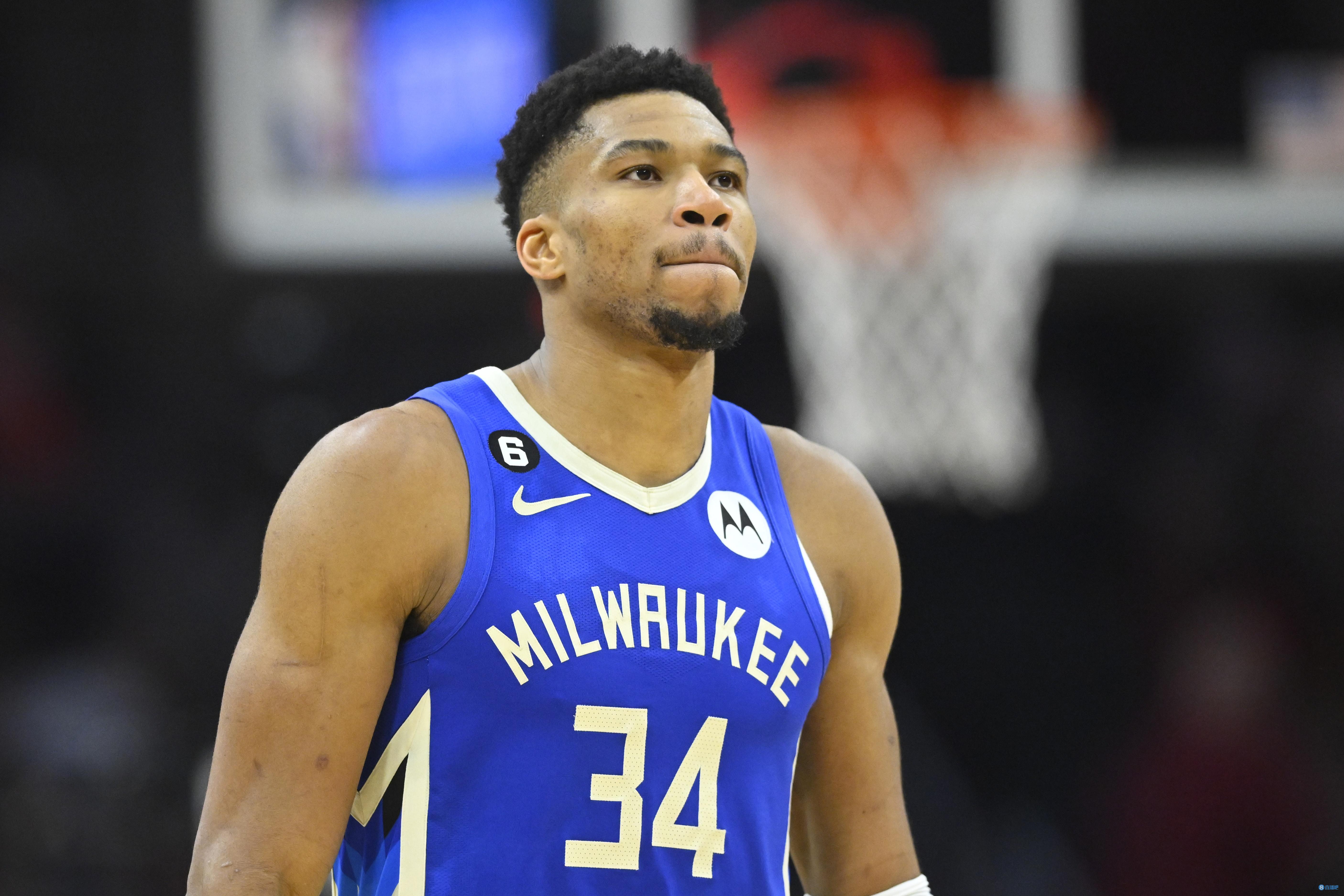 雄鹿替补席发光表现抢眼（雄鹿替补群闪耀，表现亮眼）